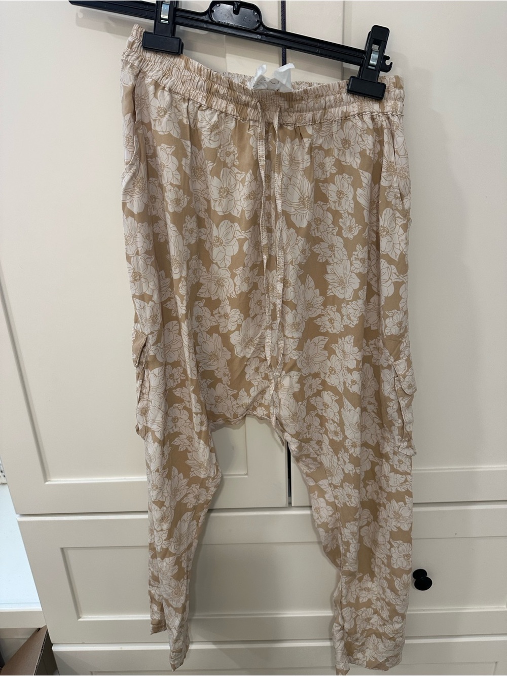 acacia swimwear Beige & White Floral Drawstring Cargo Joggers